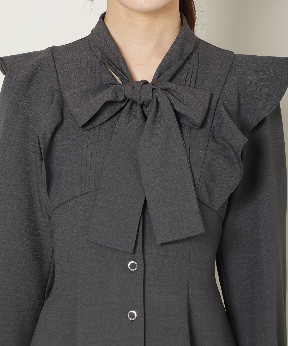 リボンタイラッフルフレアワンピース