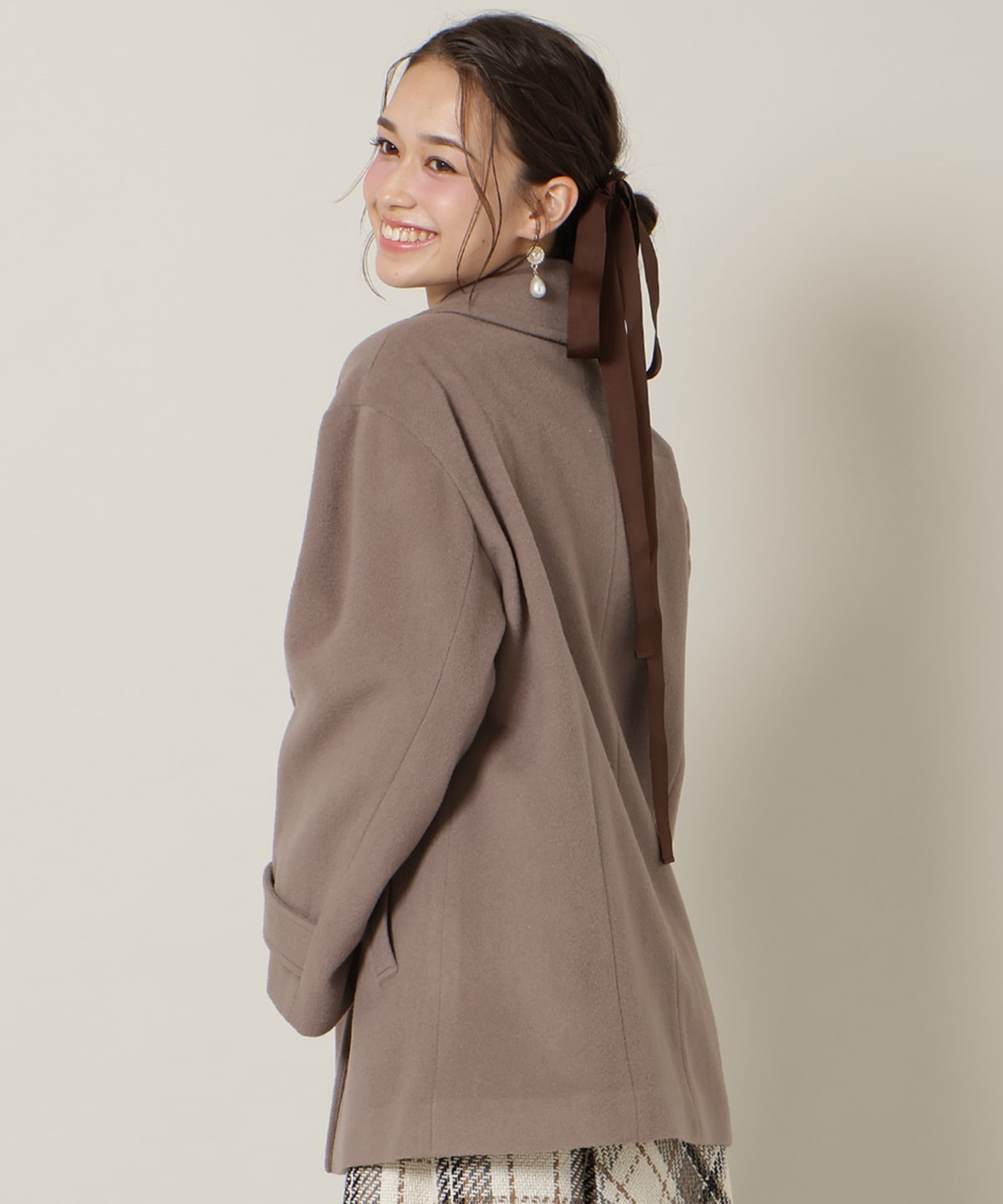 ゴールドボタンミドル丈Pコート