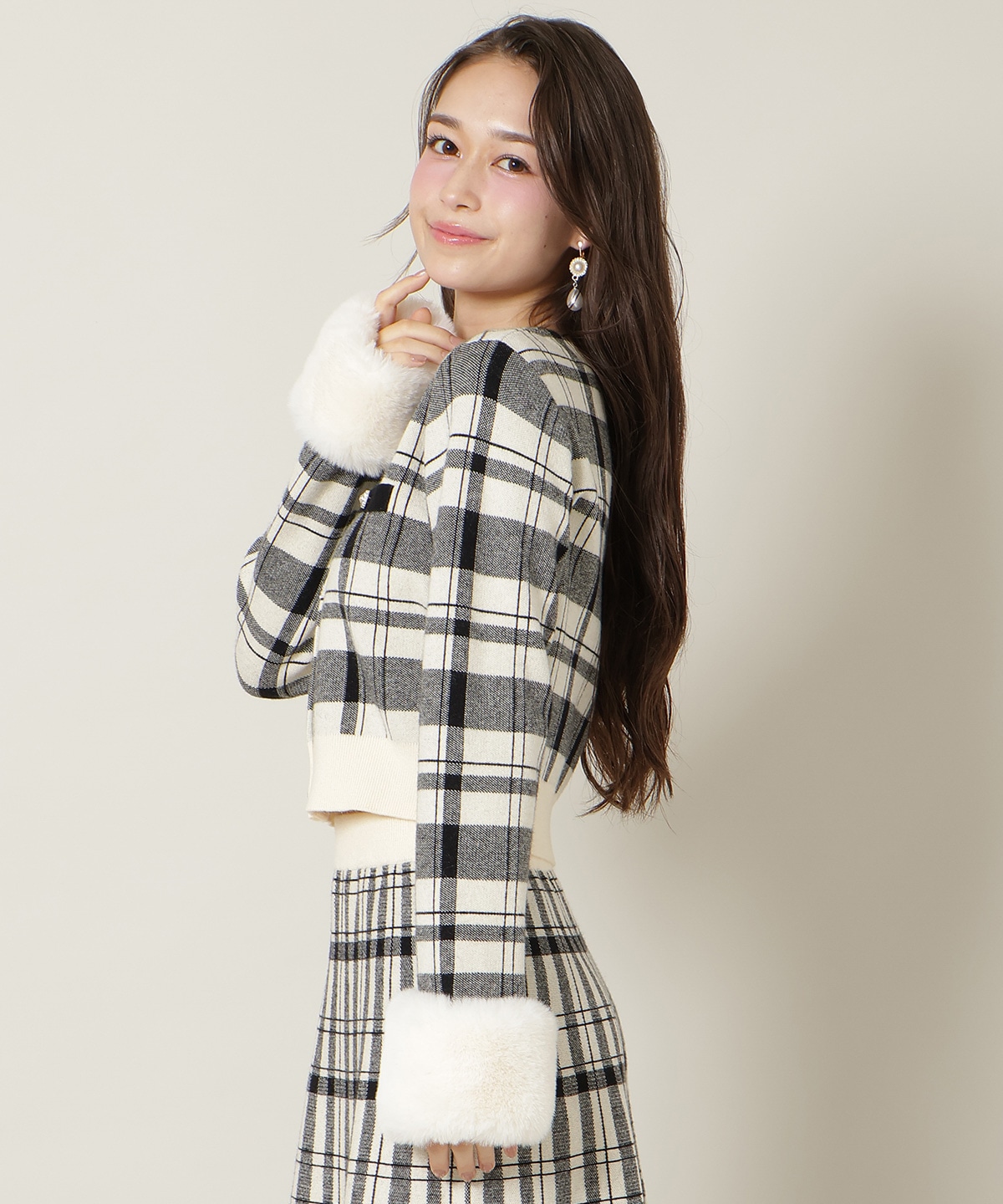 【新色追加】チェック柄ファーカフスカーディガン