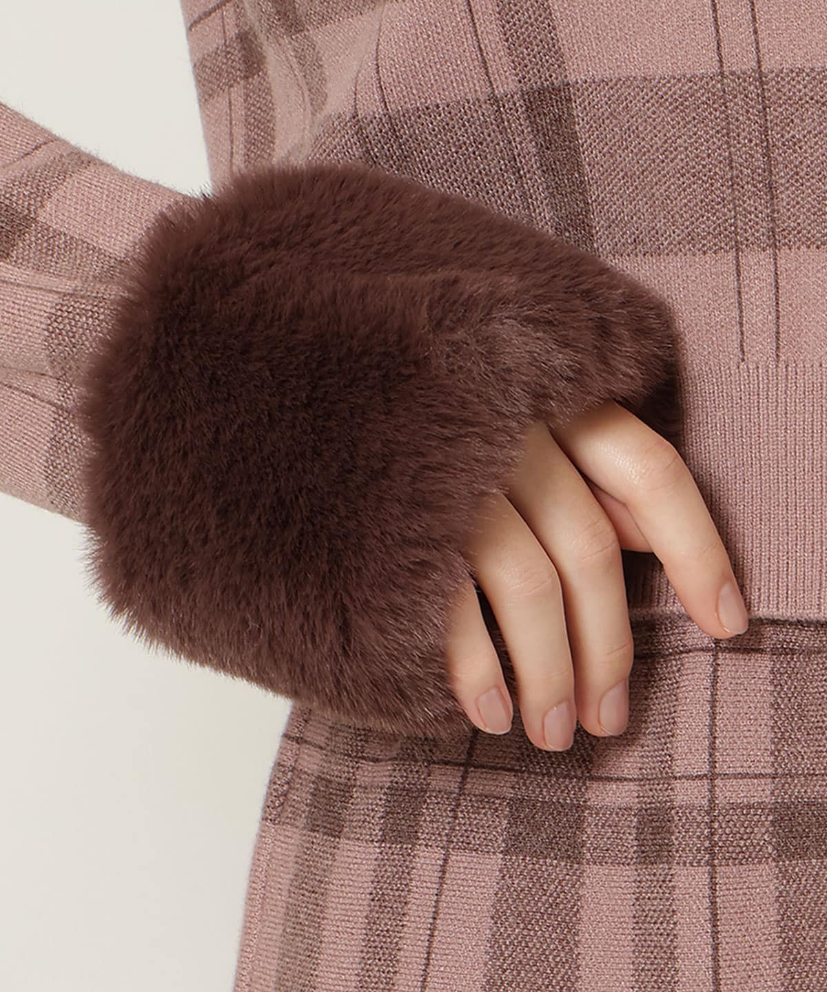 【新色追加】チェック柄ファーカフスカーディガン