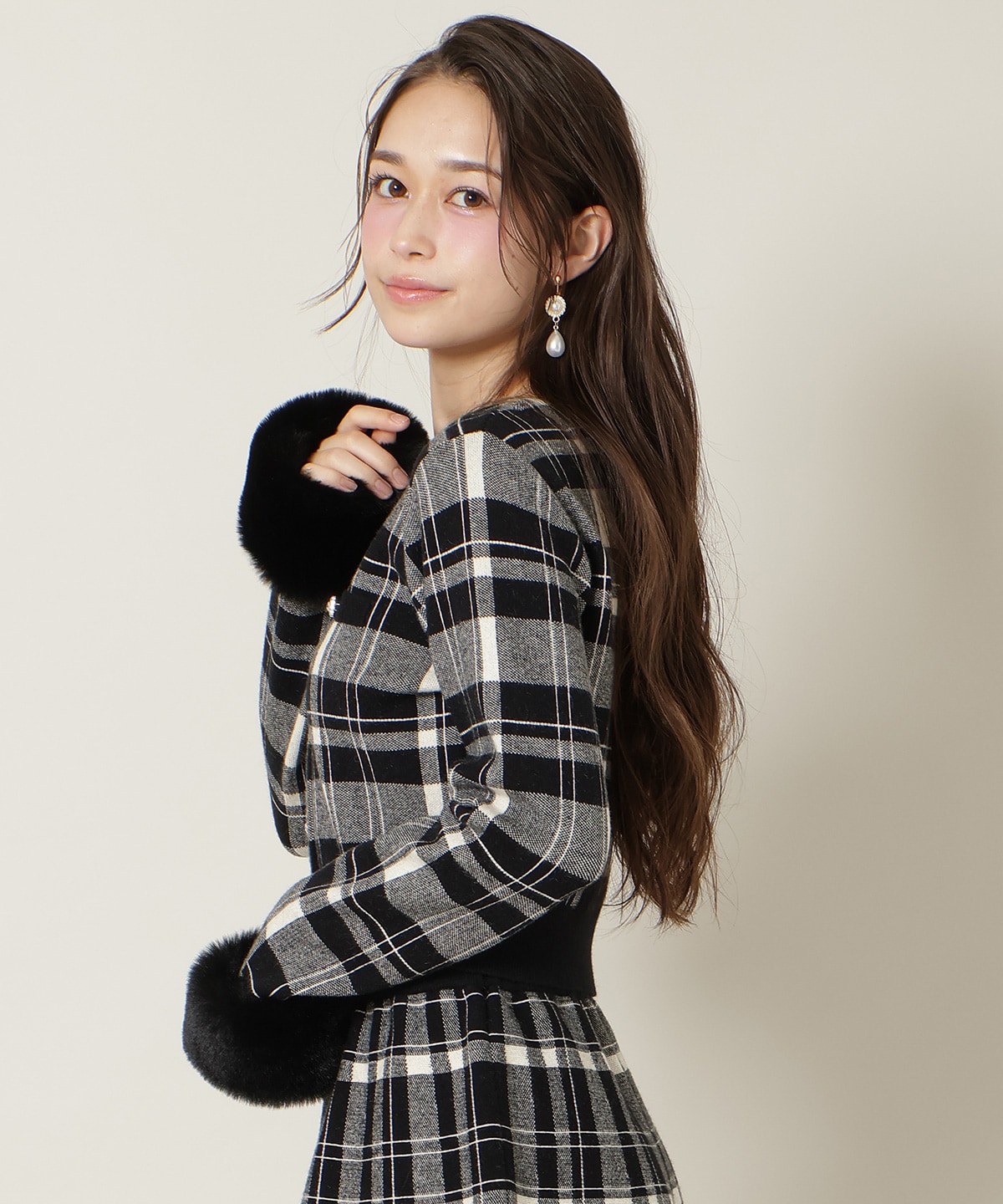 【新色追加】チェック柄ファーカフスカーディガン