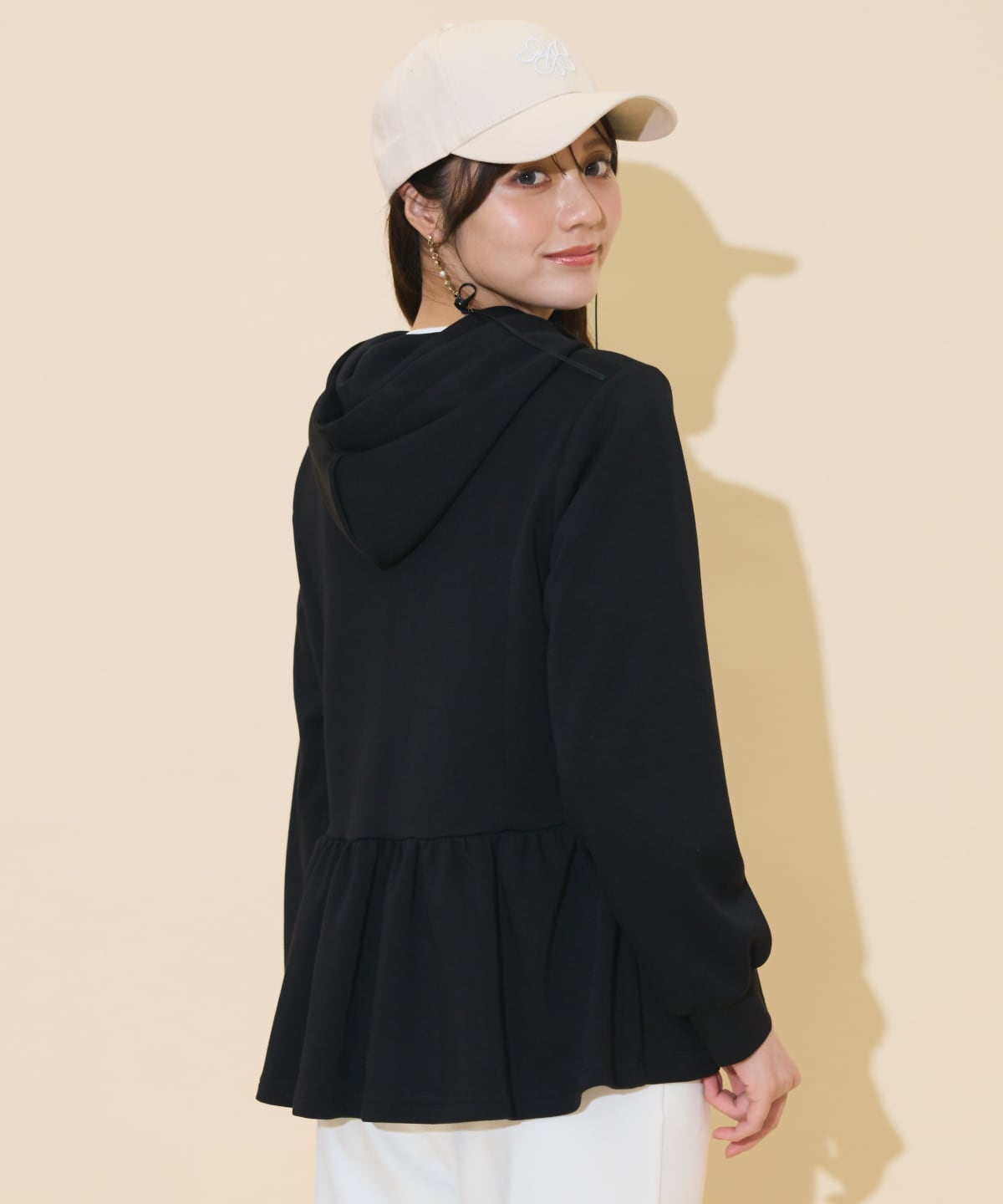 ペプラムパーカー