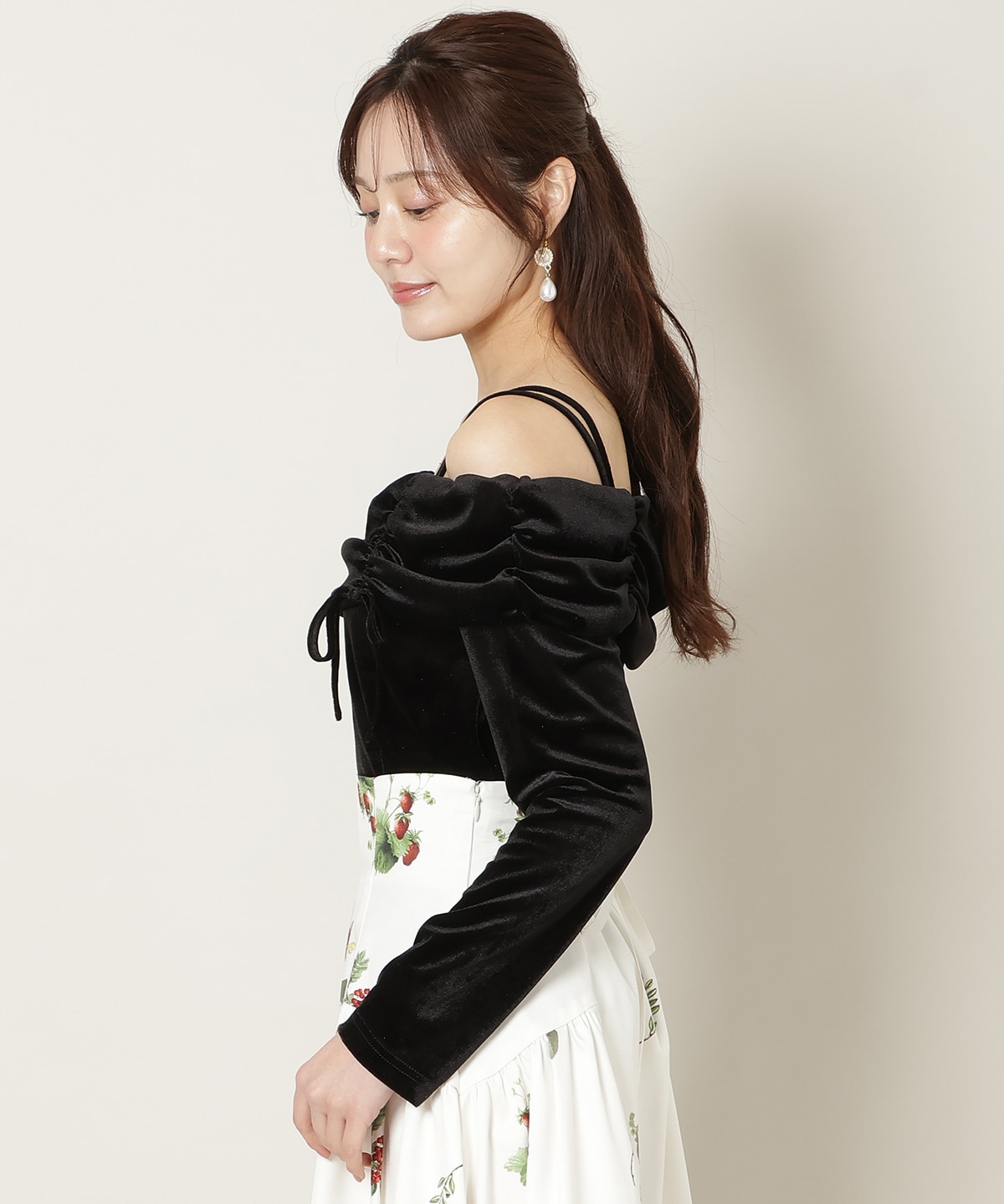 ギャザーオフショルベロアトップス