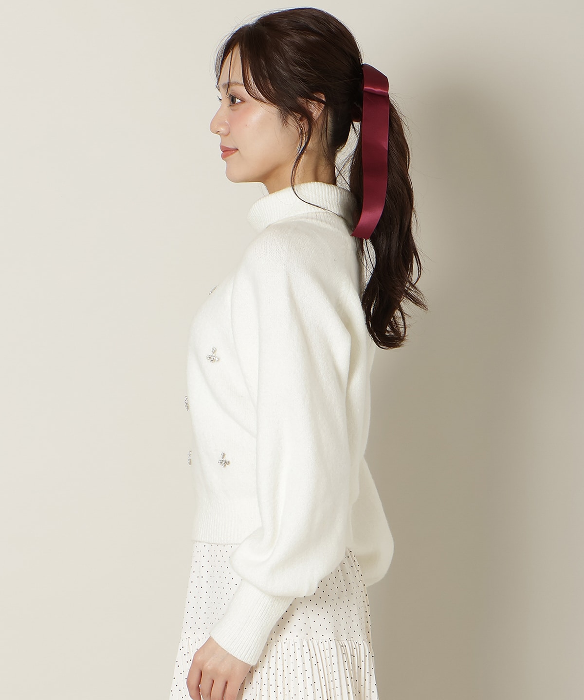 ビジューハイネックニットプルオーバー