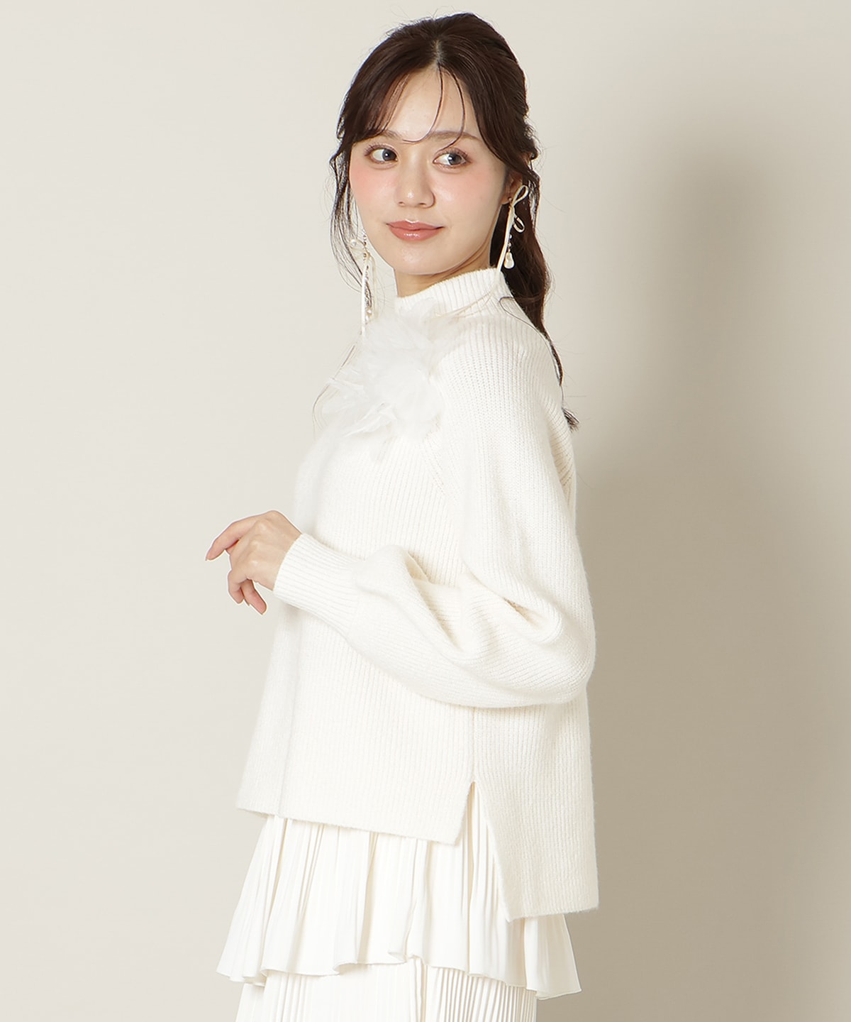 【KNIT PLEATS SET series】フラワーモチーフボトルネックニット