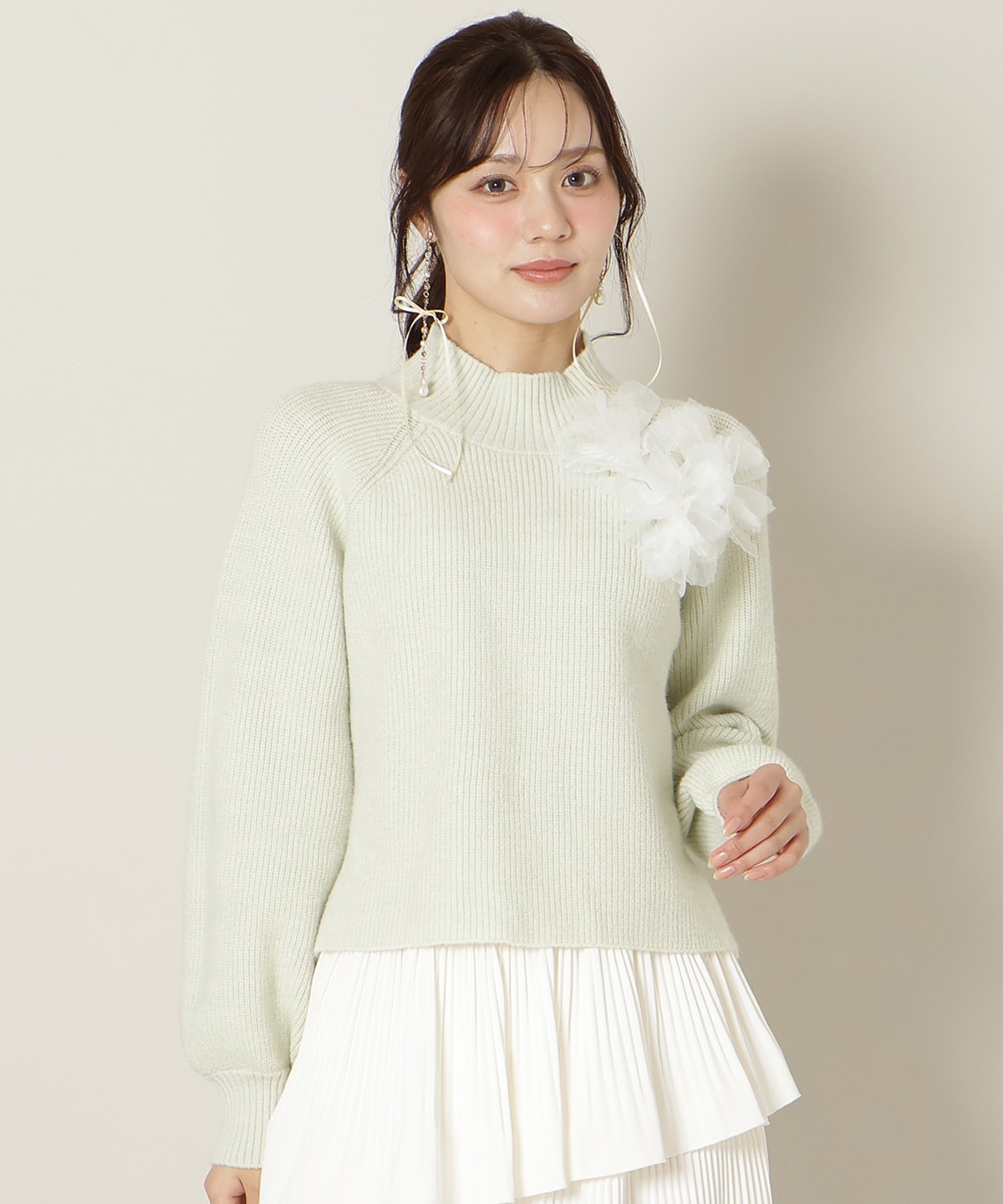 【KNIT PLEATS SET series】フラワーモチーフボトルネックニット
