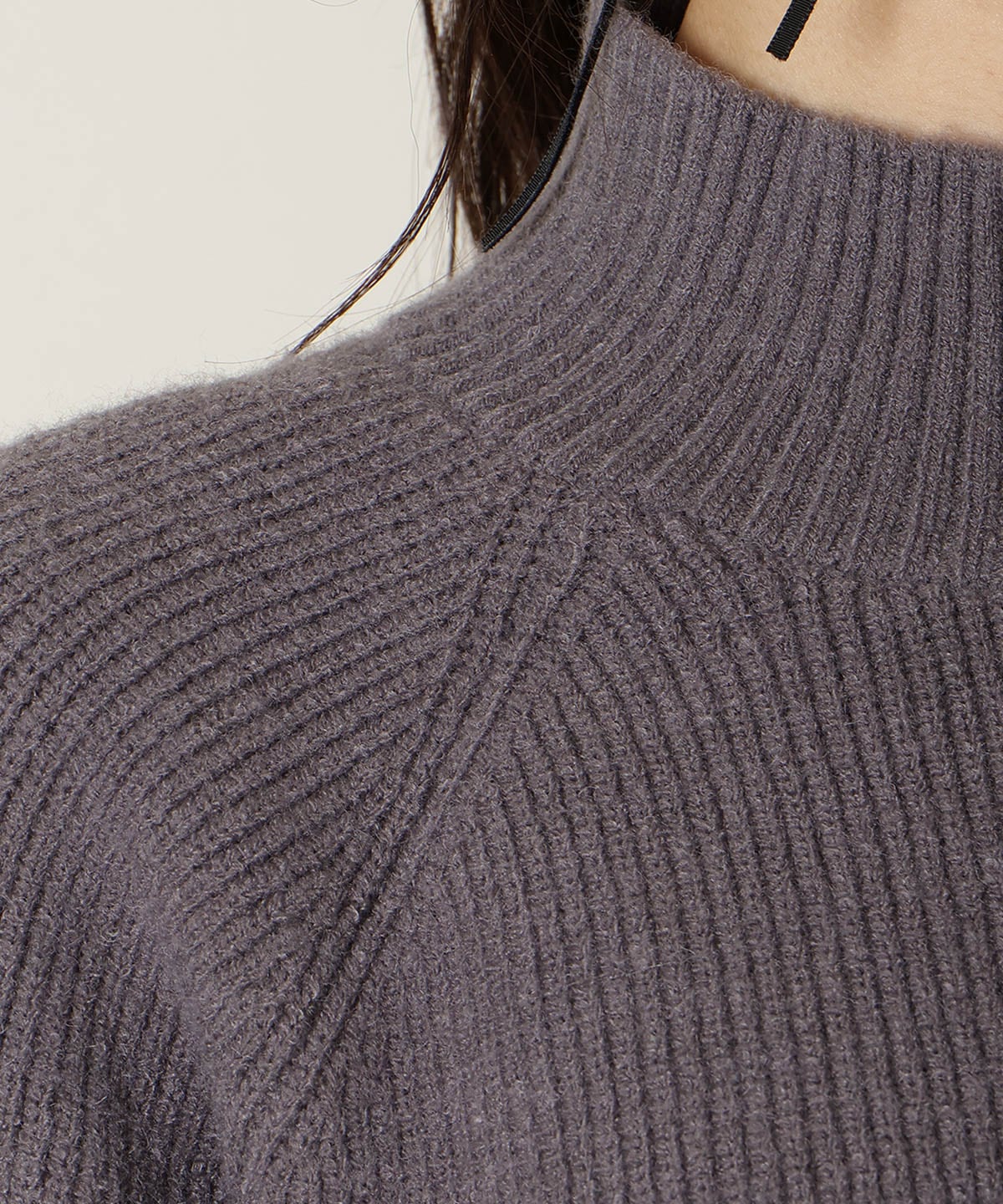【KNIT PLEATS SET series】フラワーモチーフボトルネックニット