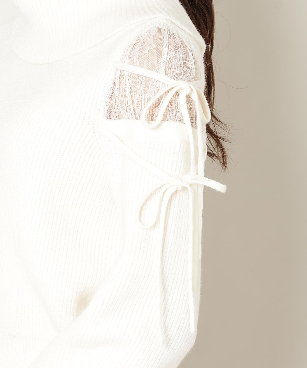 レースショルダーオフタートルニット