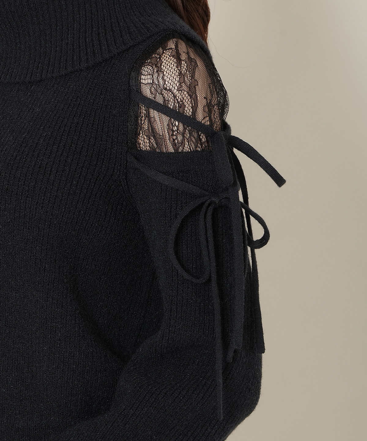 レースショルダーオフタートルニット
