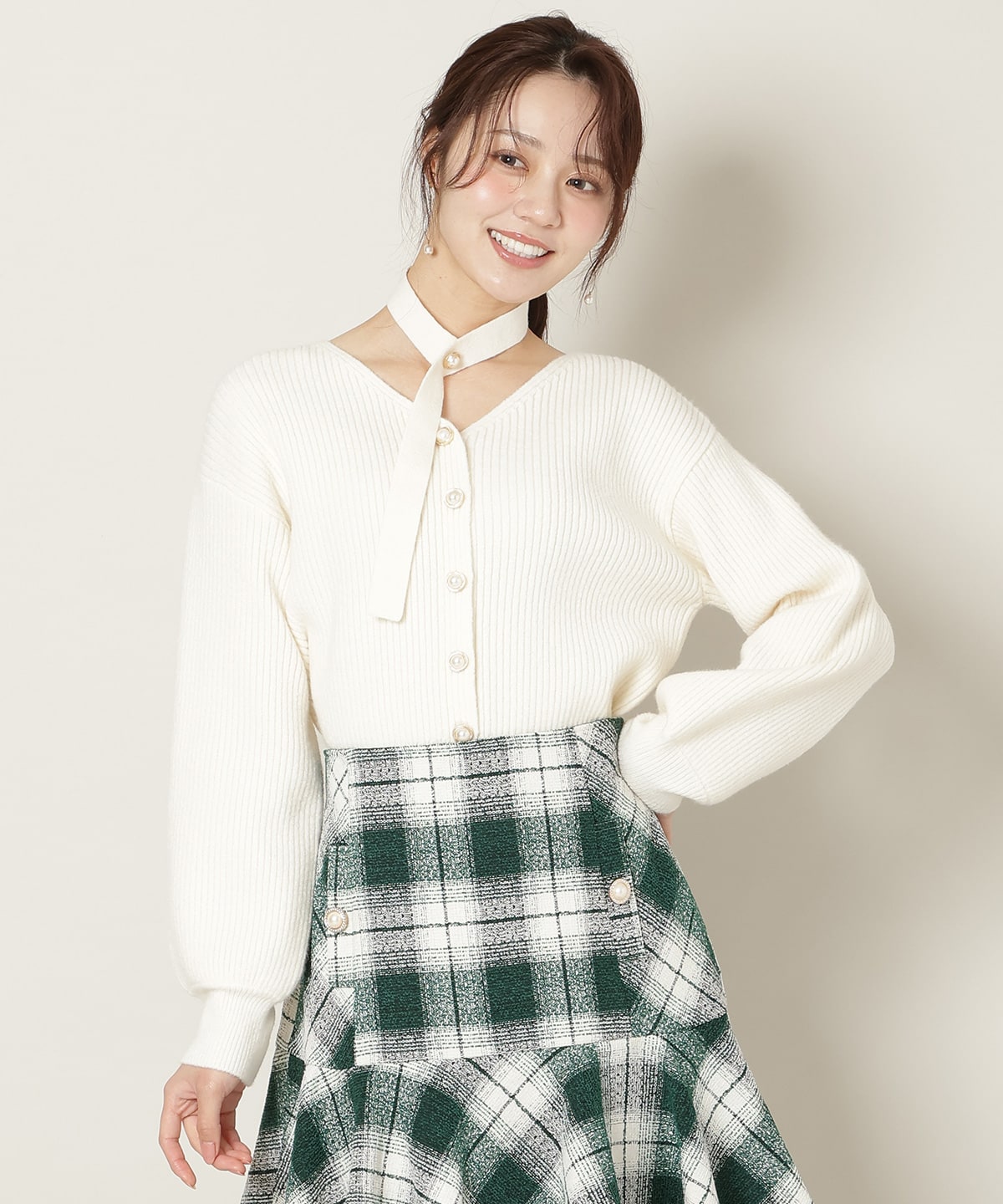 Vネックチョーカーリブニット