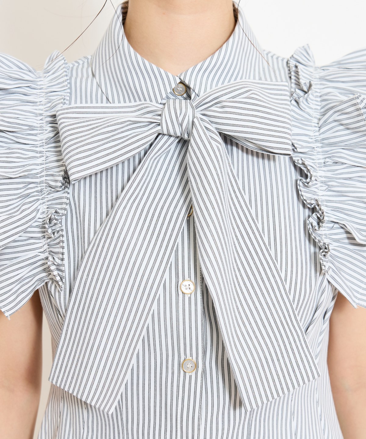 フリルスリーブペプラムブラウス