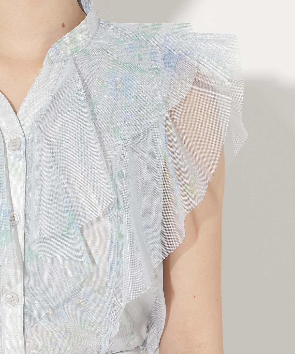 フラワーメッシュラッフルブラウス