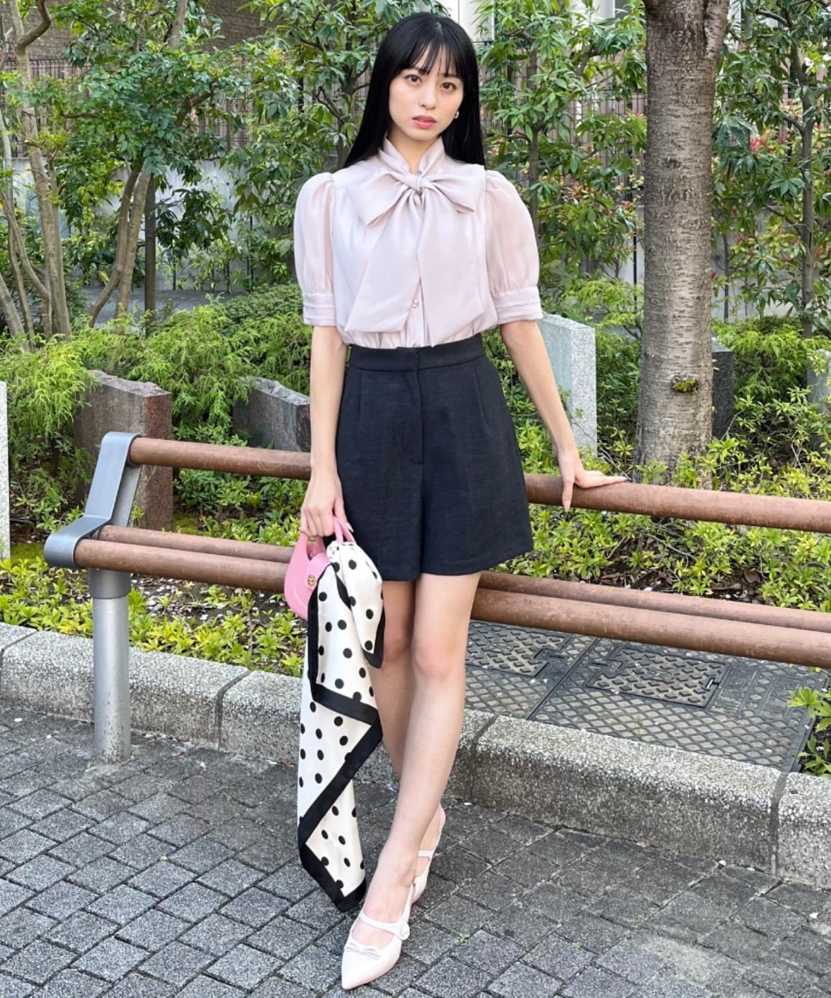 ピンタックカフスリボンタイブラウス