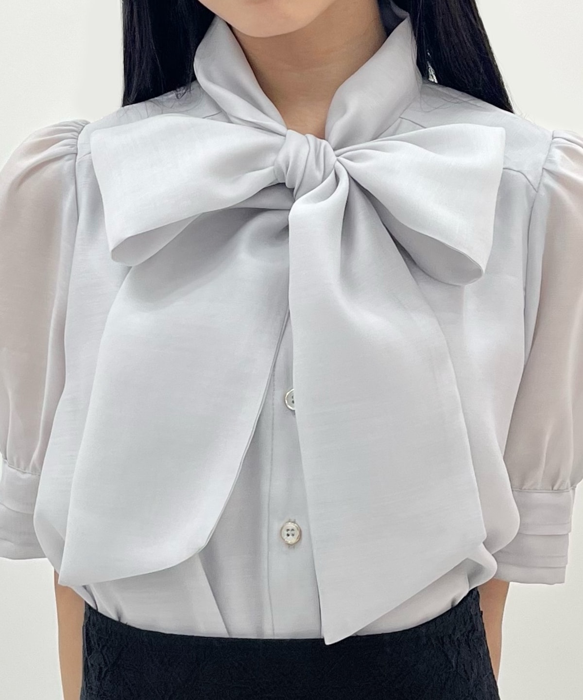 ピンタックカフスリボンタイブラウス