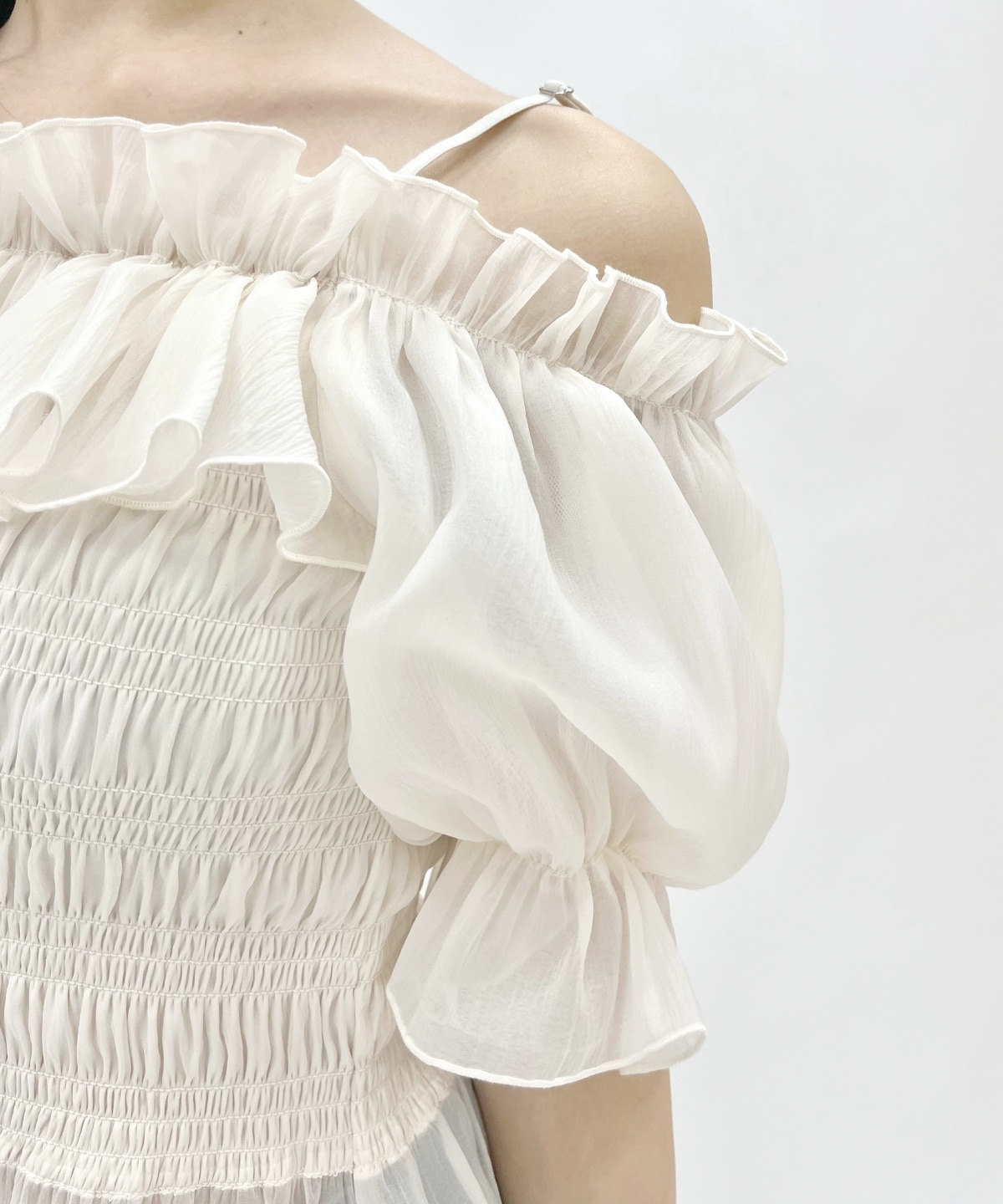 シャーリングペプラムブラウス