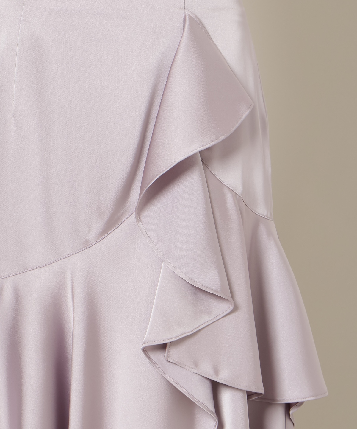 アシメラッフルサテンスカート