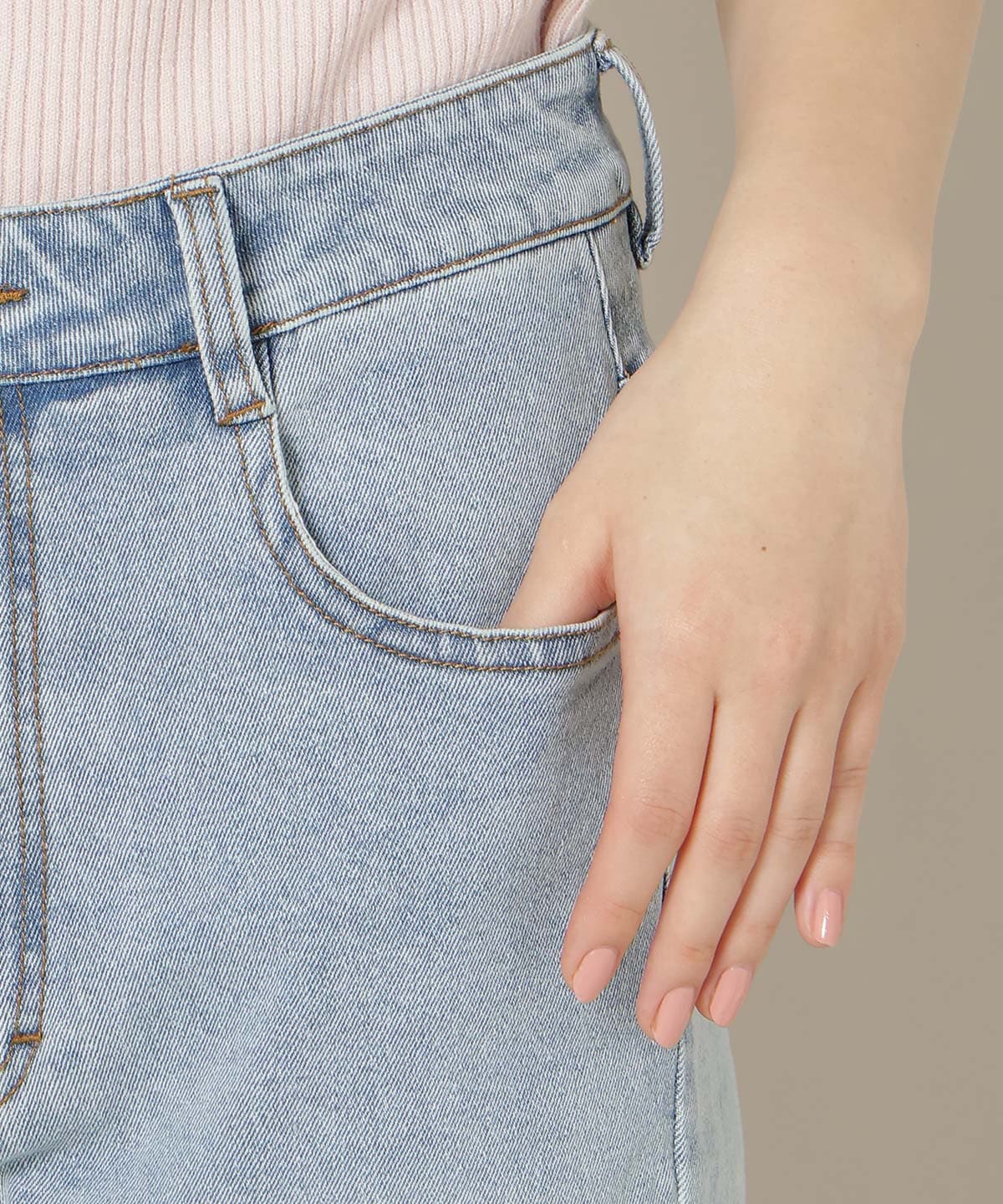 ロゴ刺繍セミフレアデニムパンツ