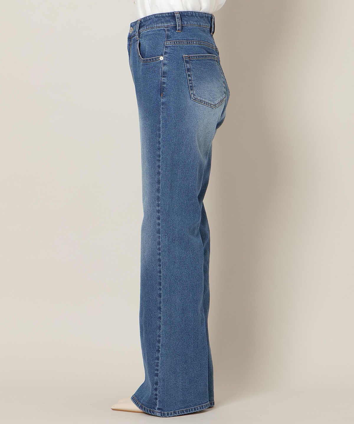 ロゴ刺繍セミフレアデニムパンツ