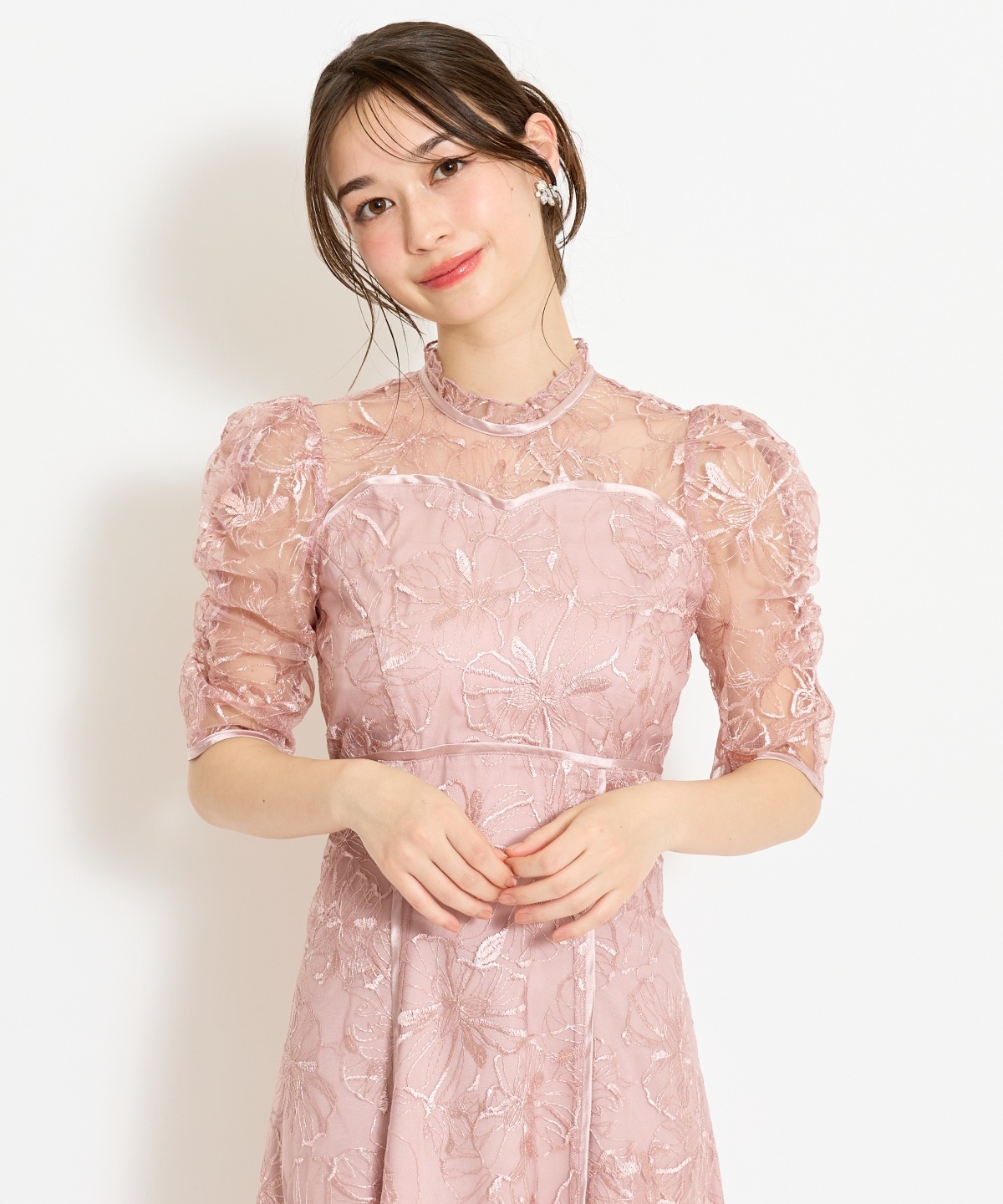 パイピングライン刺繍ワンピース