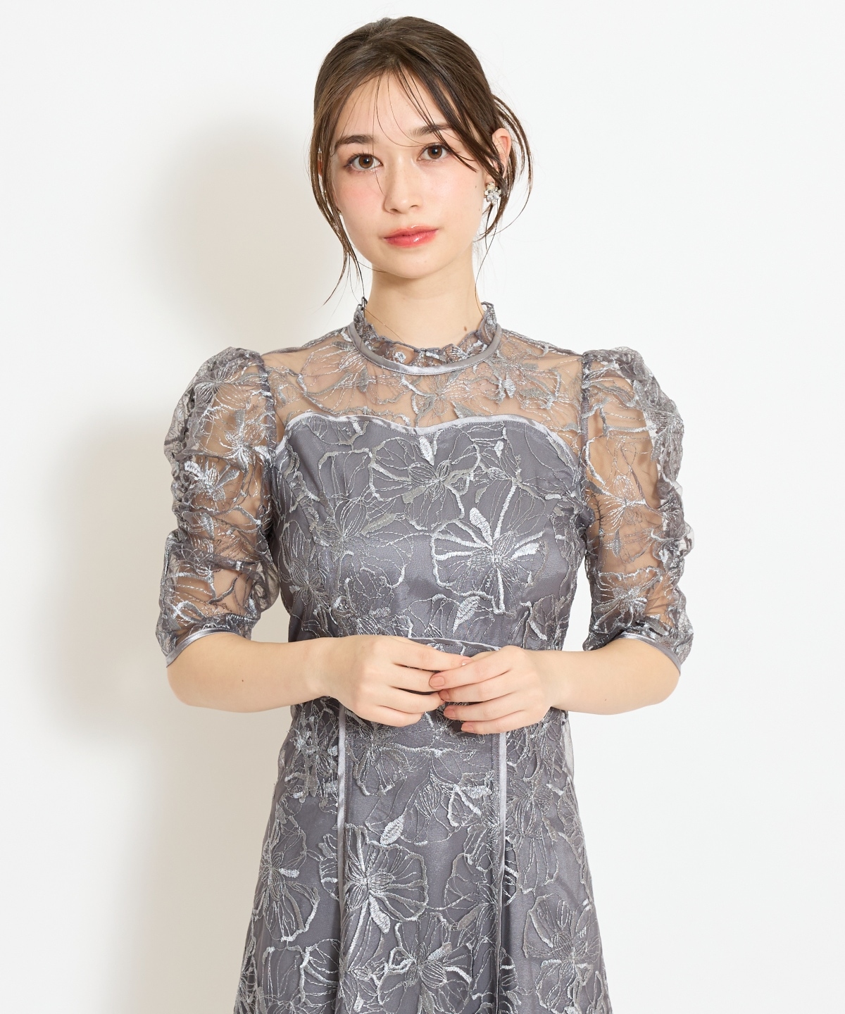 パイピングライン刺繍ワンピース