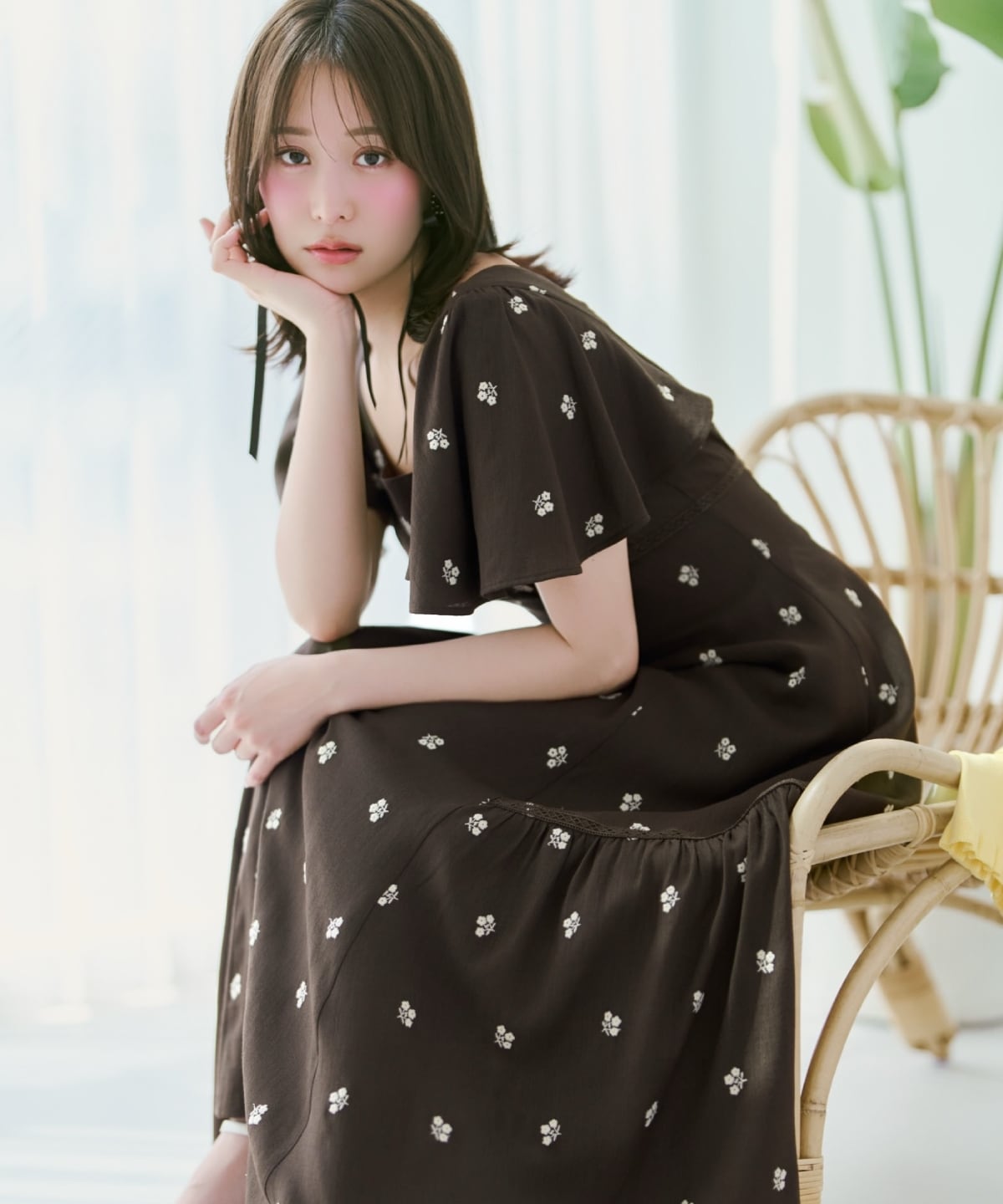 小花刺繍フレアスリーブワンピース