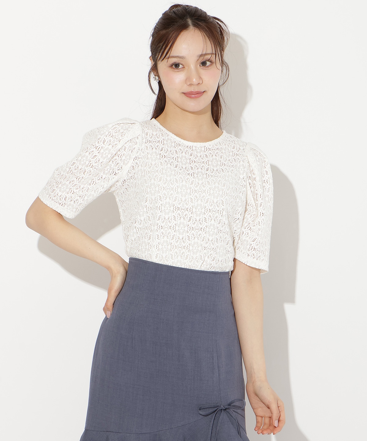 レースクルーネックトップス