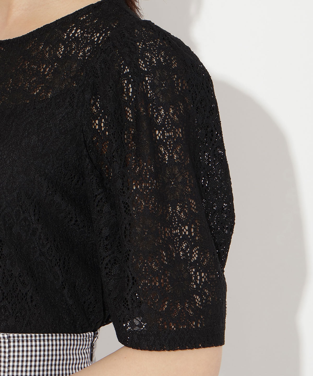 レースクルーネックトップス