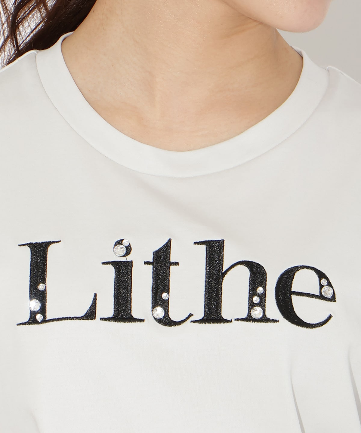 ビジュー付き刺繍ロゴTシャツ