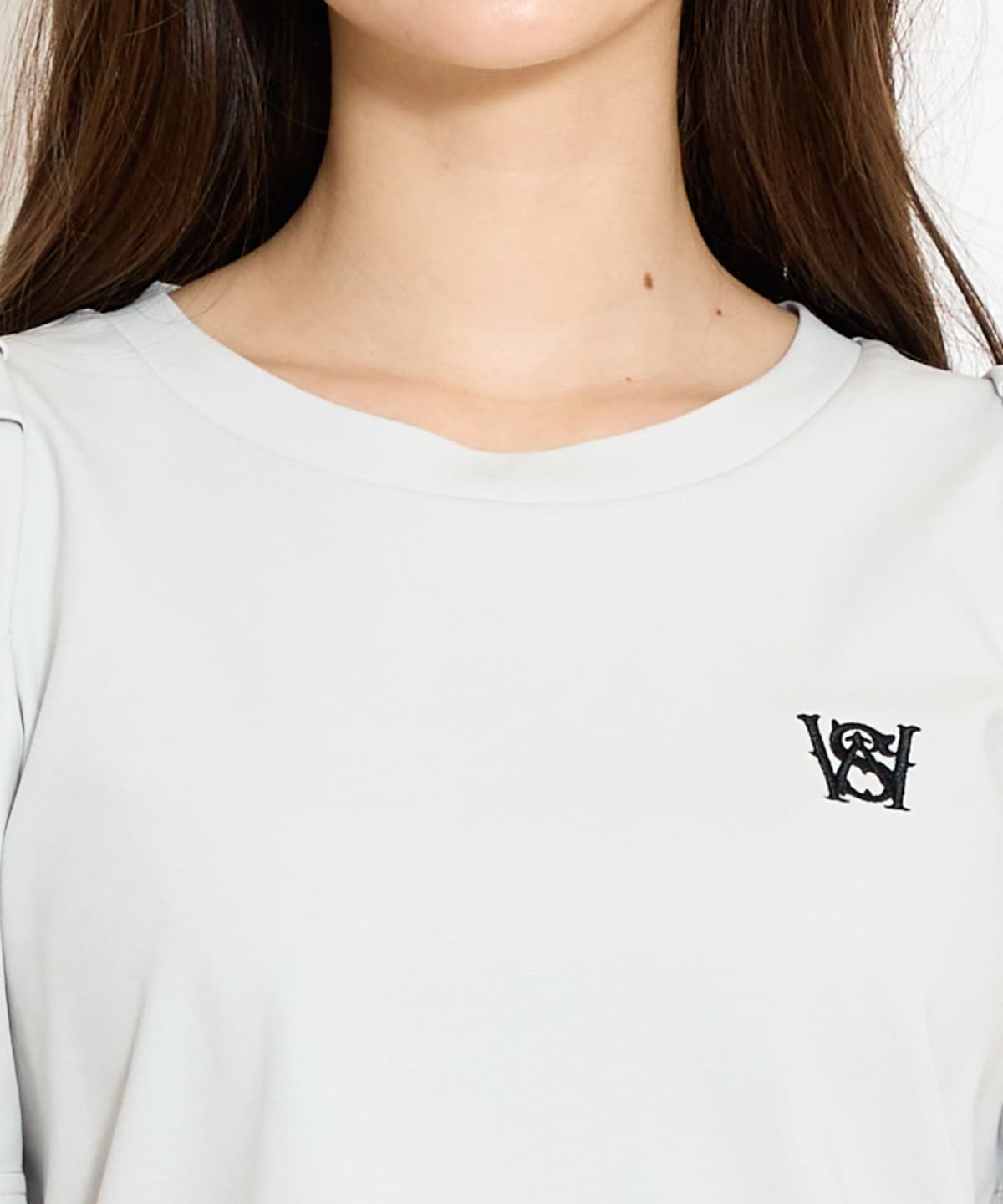 ロゴ刺繍タックスリーブTシャツ