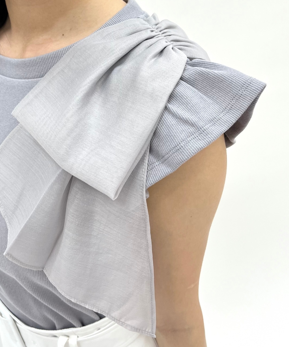 ショルダーリボンカットトップス