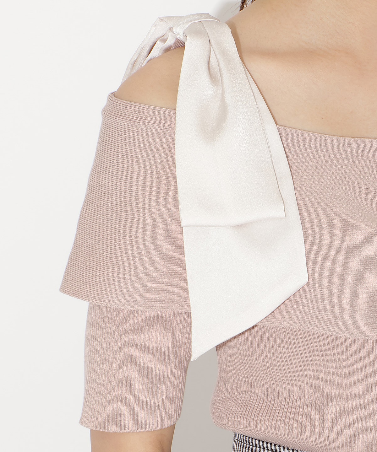 リボンオフショルハーフスリーブニット