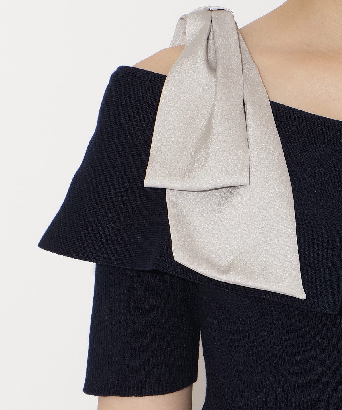 リボンオフショルハーフスリーブニット