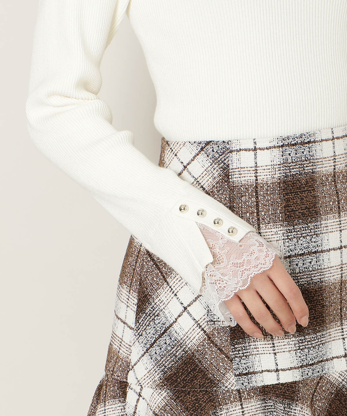 袖口レースハイネックリブニット