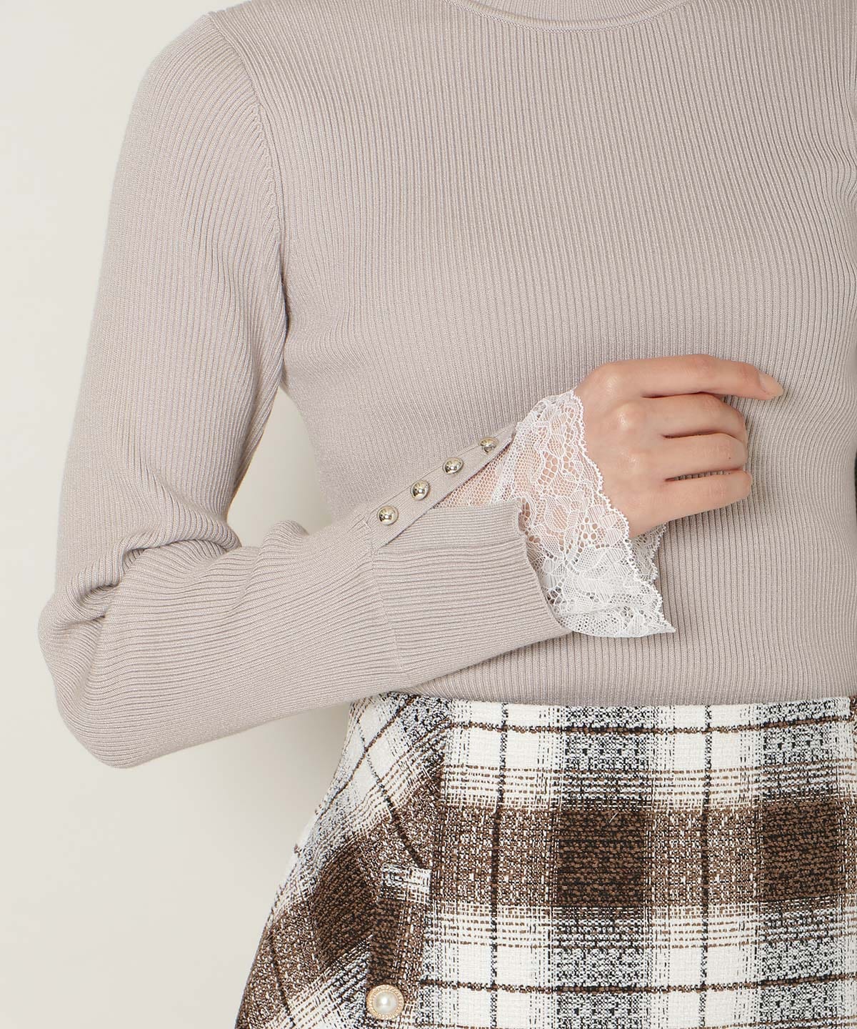 袖口レースハイネックリブニット