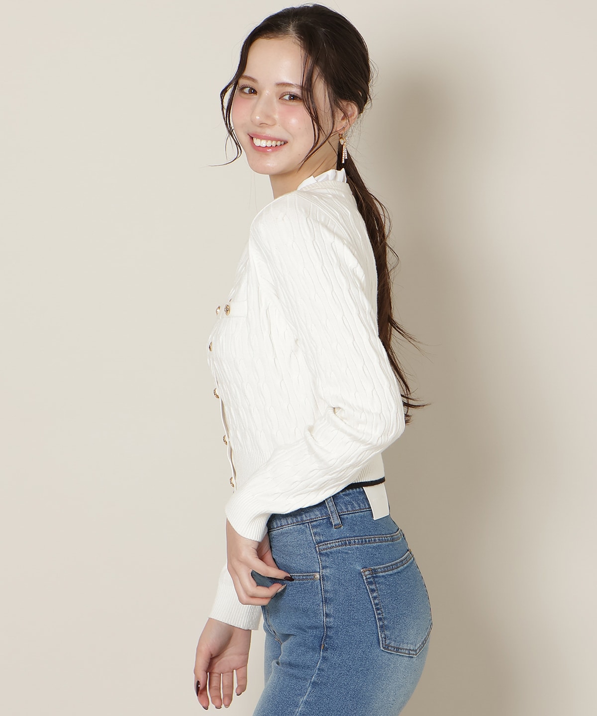 フリルレイヤードケーブルニット