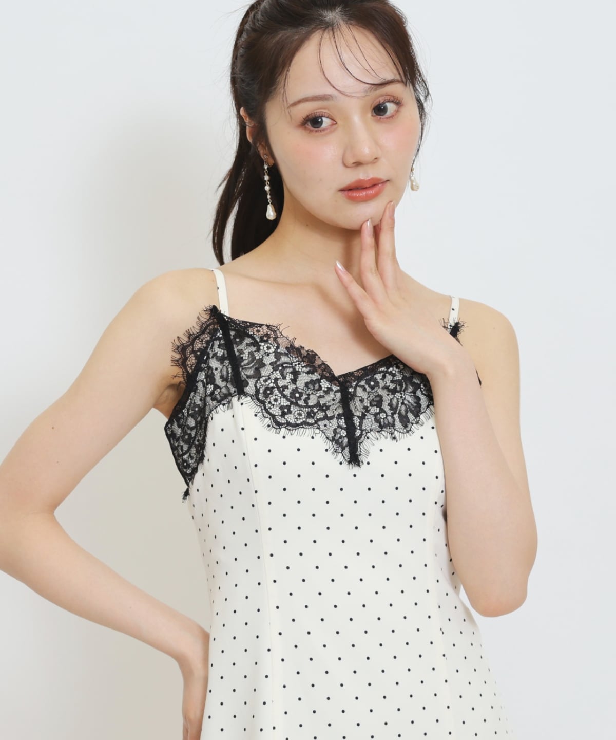 レーストリムラッフルキャミワンピース