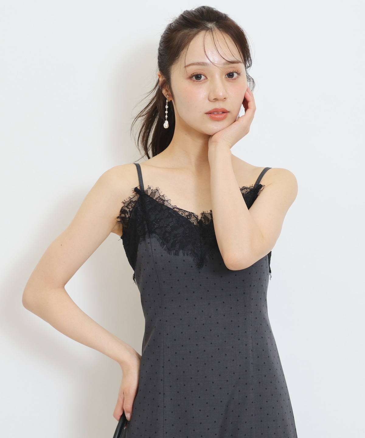 レーストリムラッフルキャミワンピース