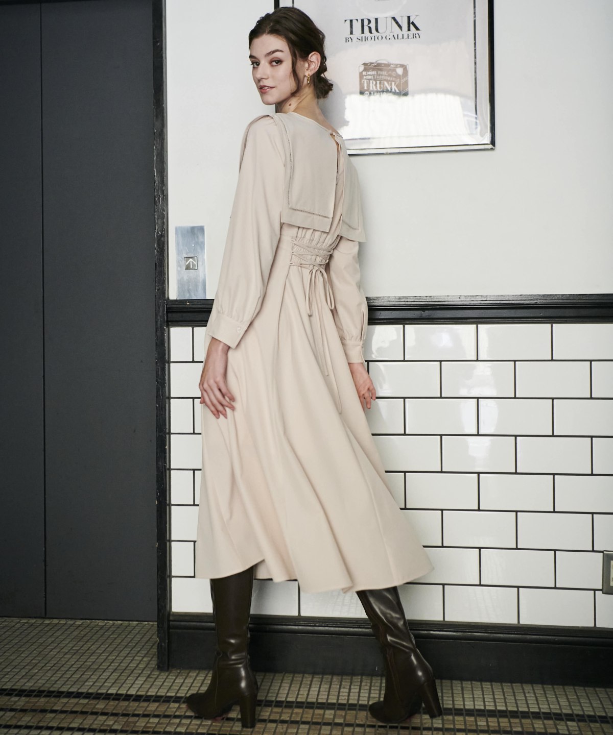 スクエア襟長袖フレアワンピース Andcouture アンドクチュール