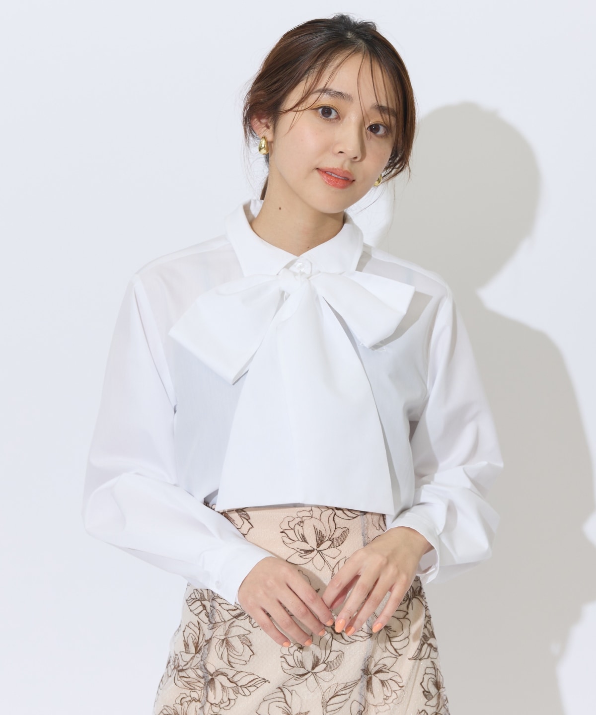 AC刺繍ボウタイシャツ(F オフホワイト): AND COUTURE｜公式オンライン 