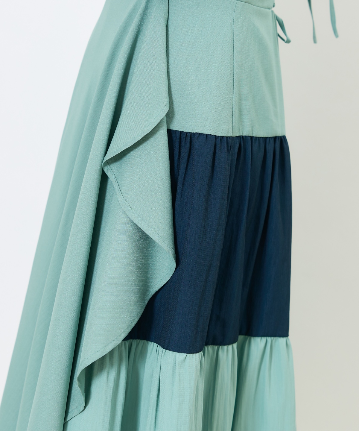 アシメラッフルティアードワンピース