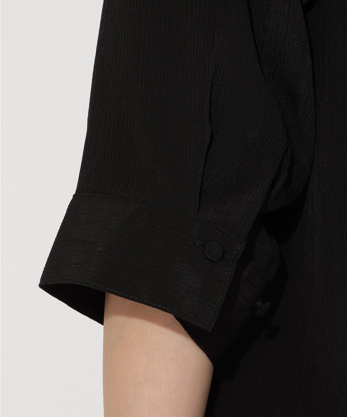 ラッフルハーフスリーブブラウス