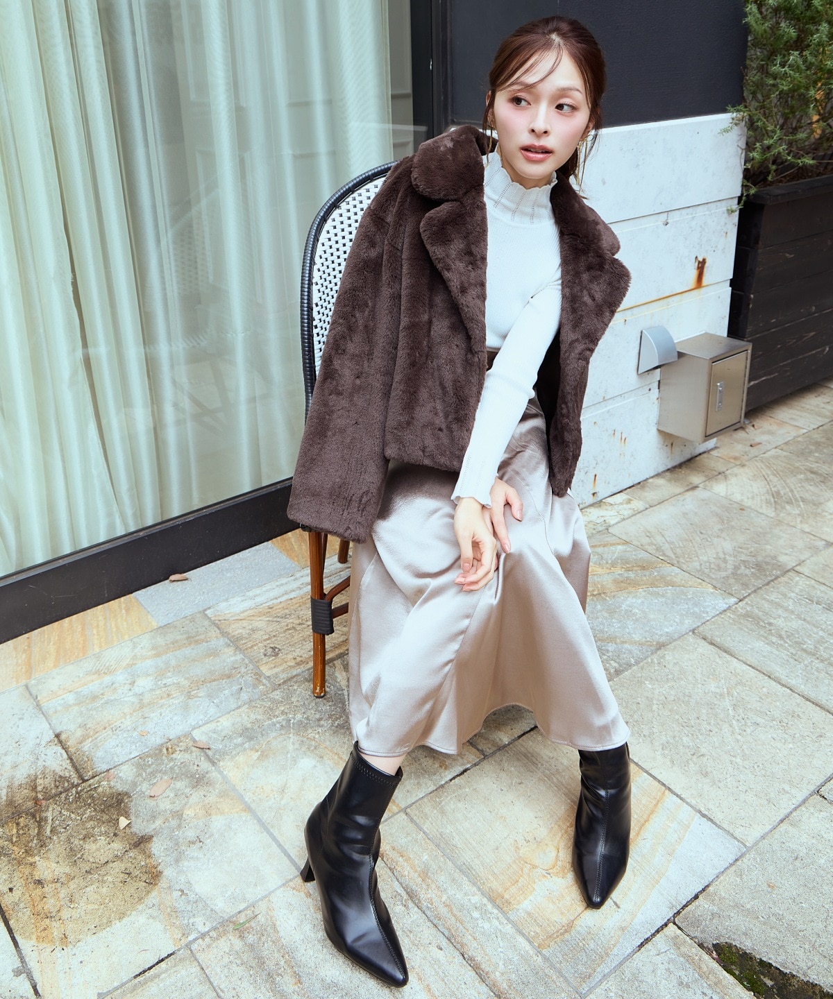 ワンサイドシャーリングサテンスカート