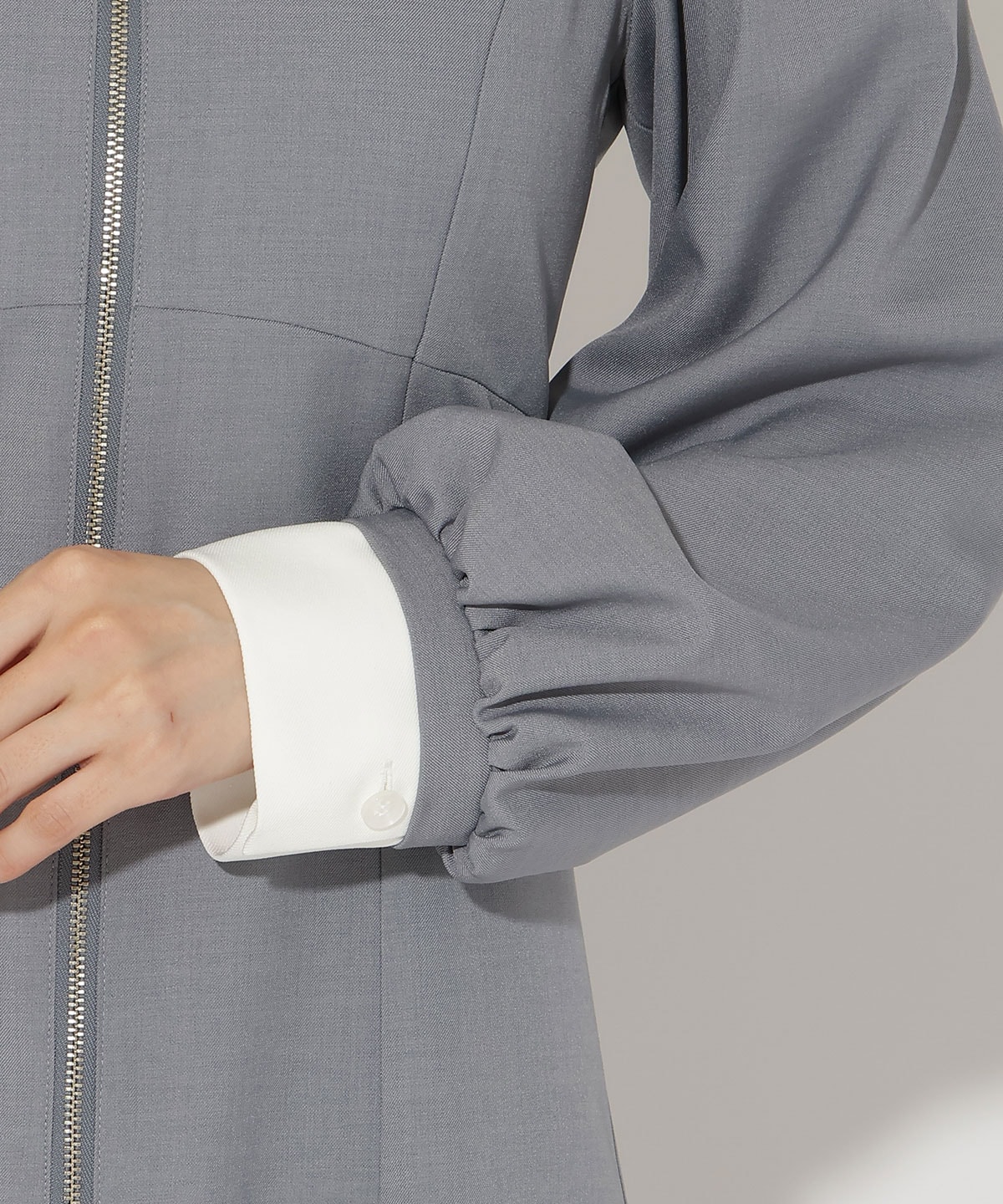 レイヤード襟フロントZIPワンピース