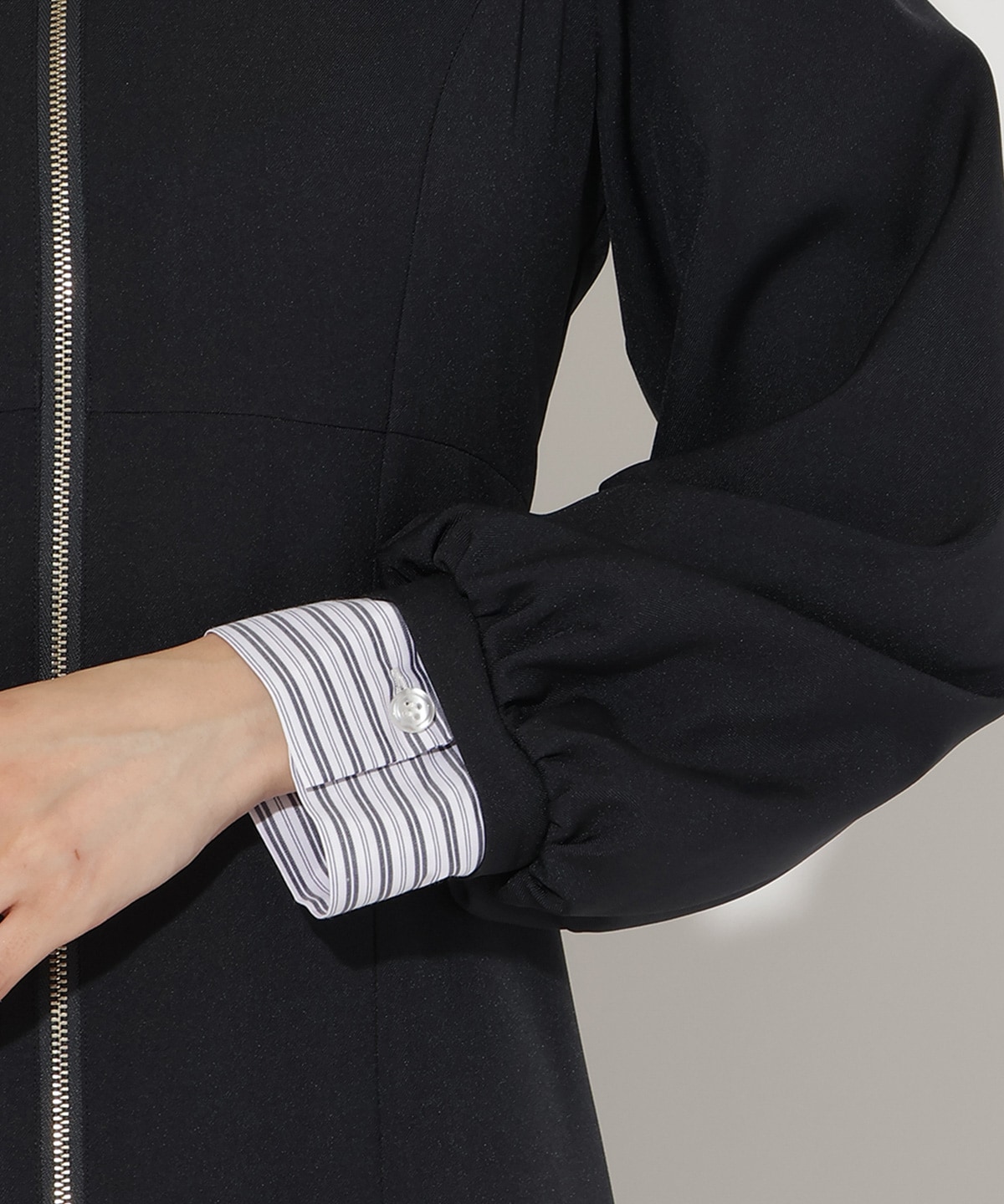 レイヤード襟フロントZIPワンピース