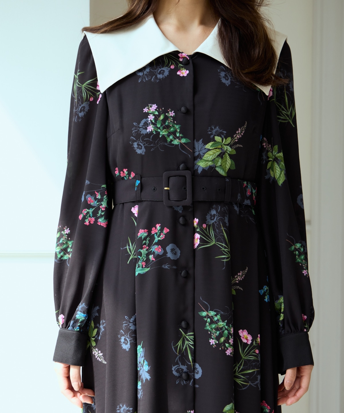 ドローイングフラワー配色襟長袖ワンピース
