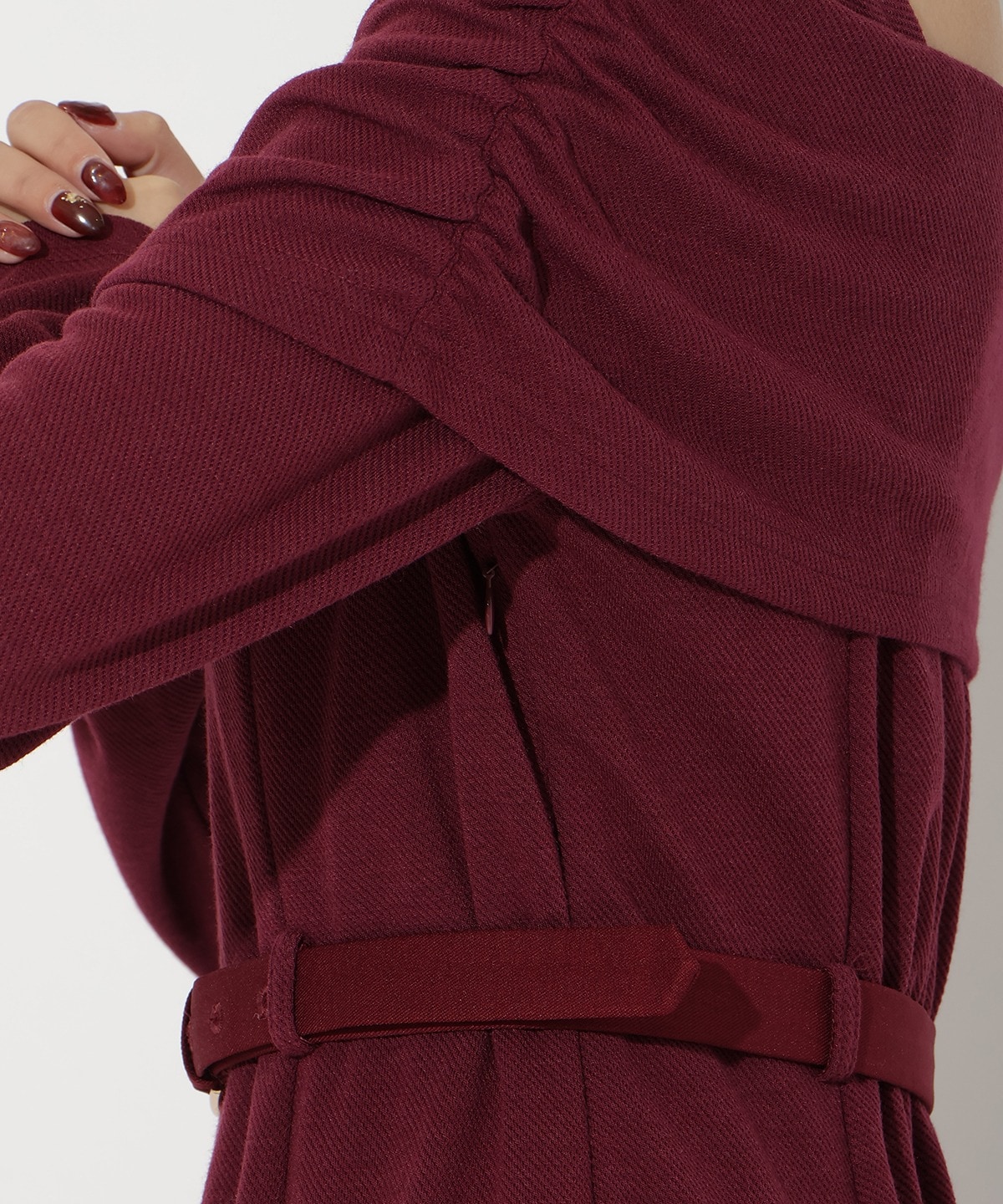 ベルト付きオフショルカットワンピース