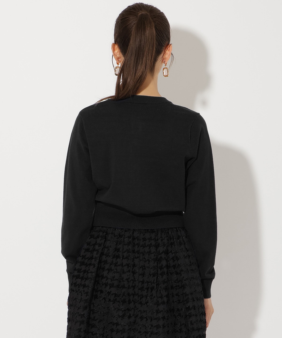 ビジューボタンクルーネックカーディガン