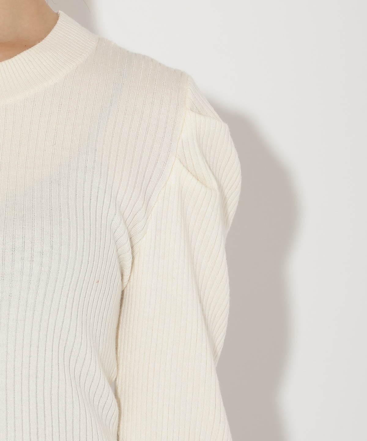 肩ギャザーハイネックリブニット