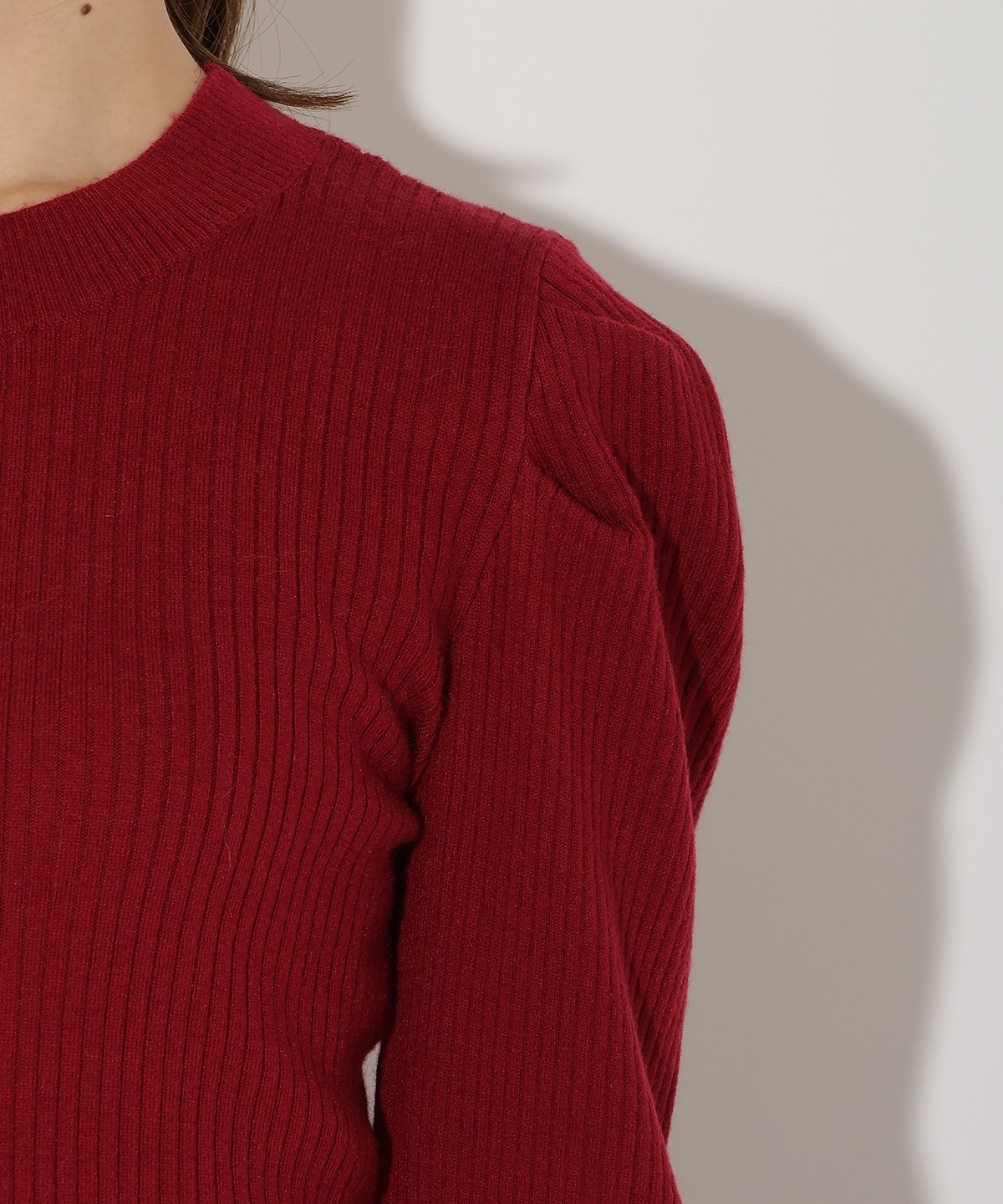 肩ギャザーハイネックリブニット