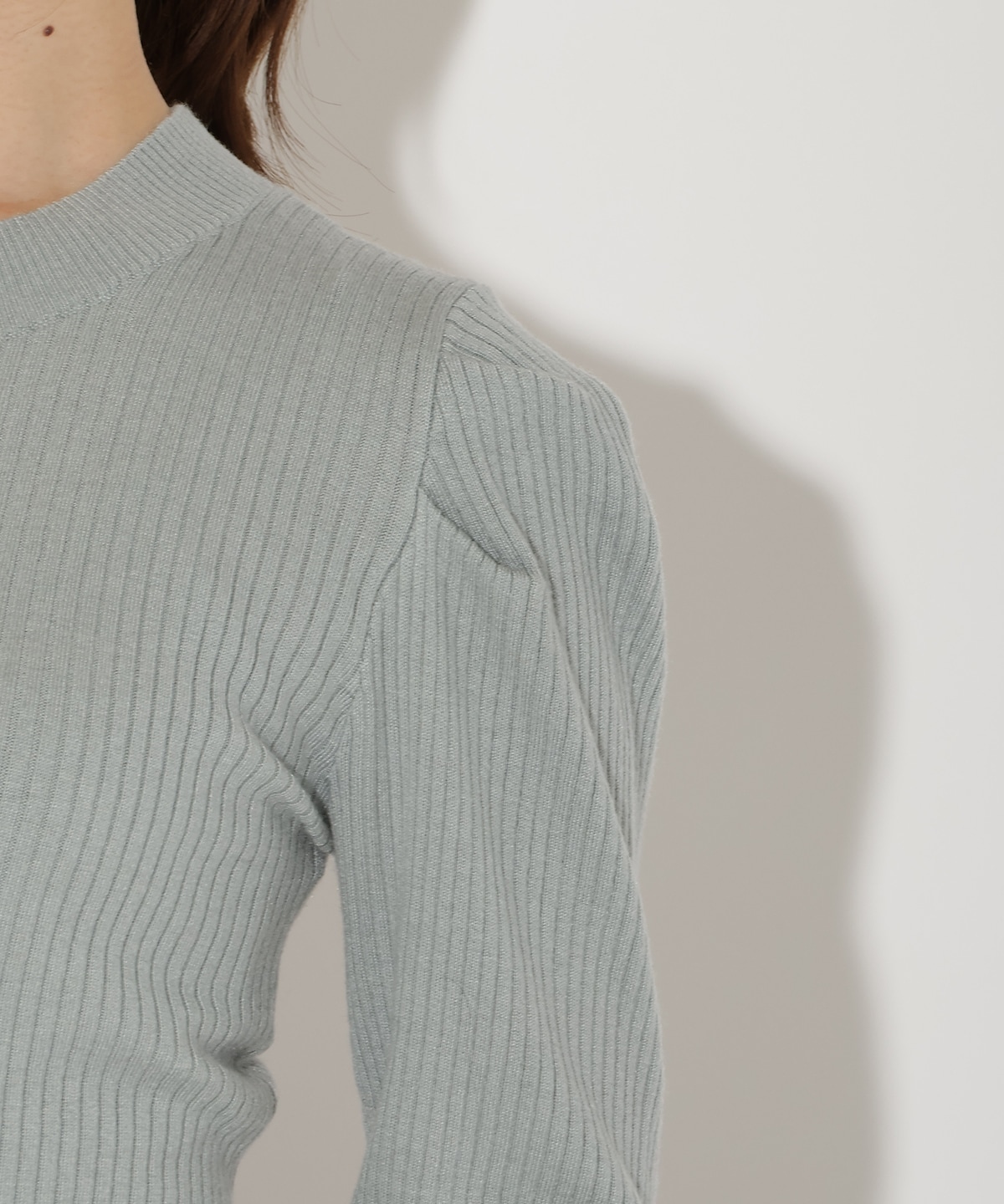 肩ギャザーハイネックリブニット